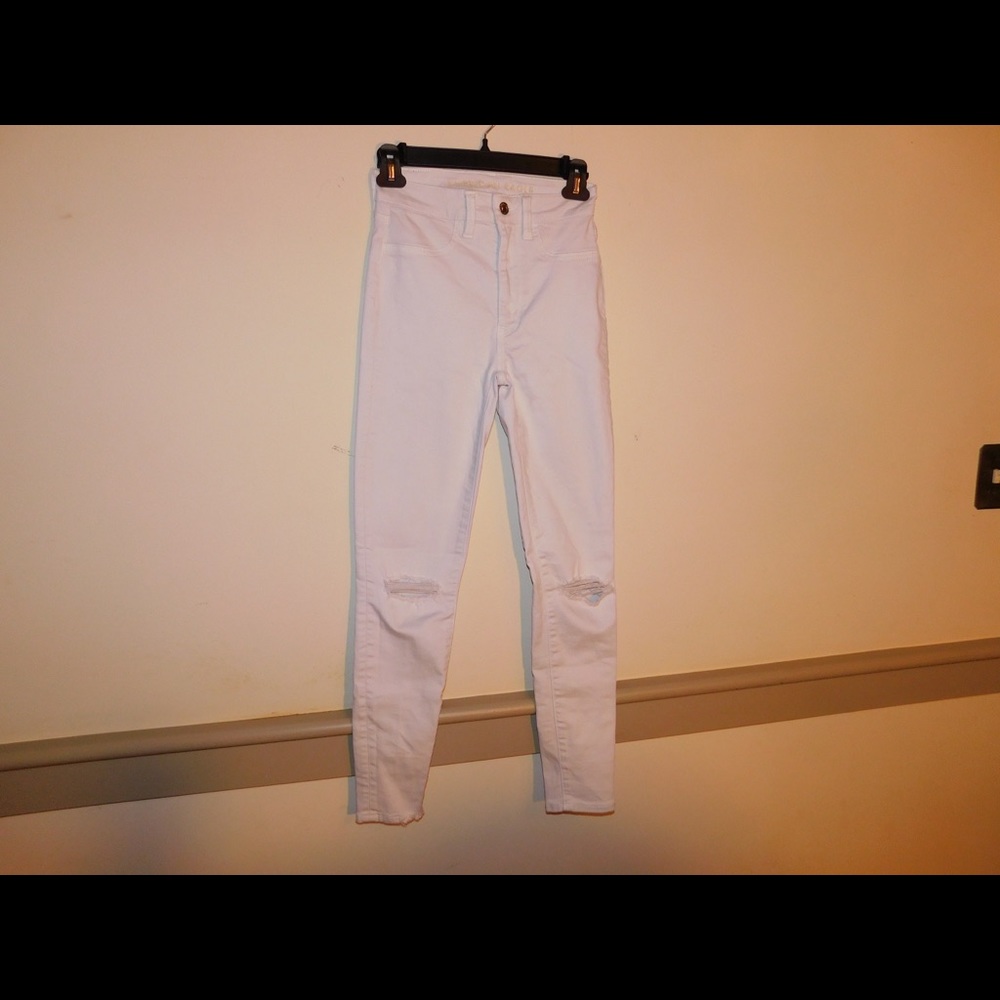 AMERICAN EAGLE WHITE JEANS